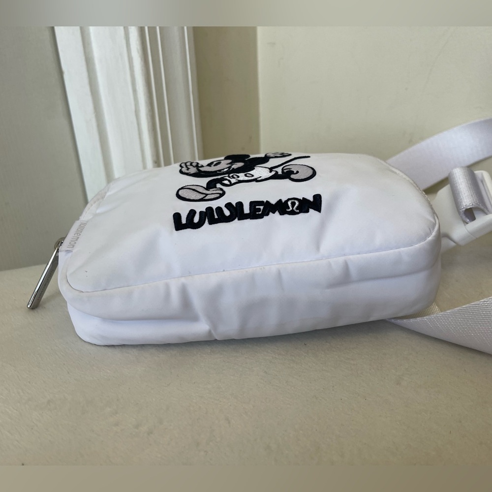 Disney x lululemon Everywhere Belt Bag EUC - Picture 5 of 8